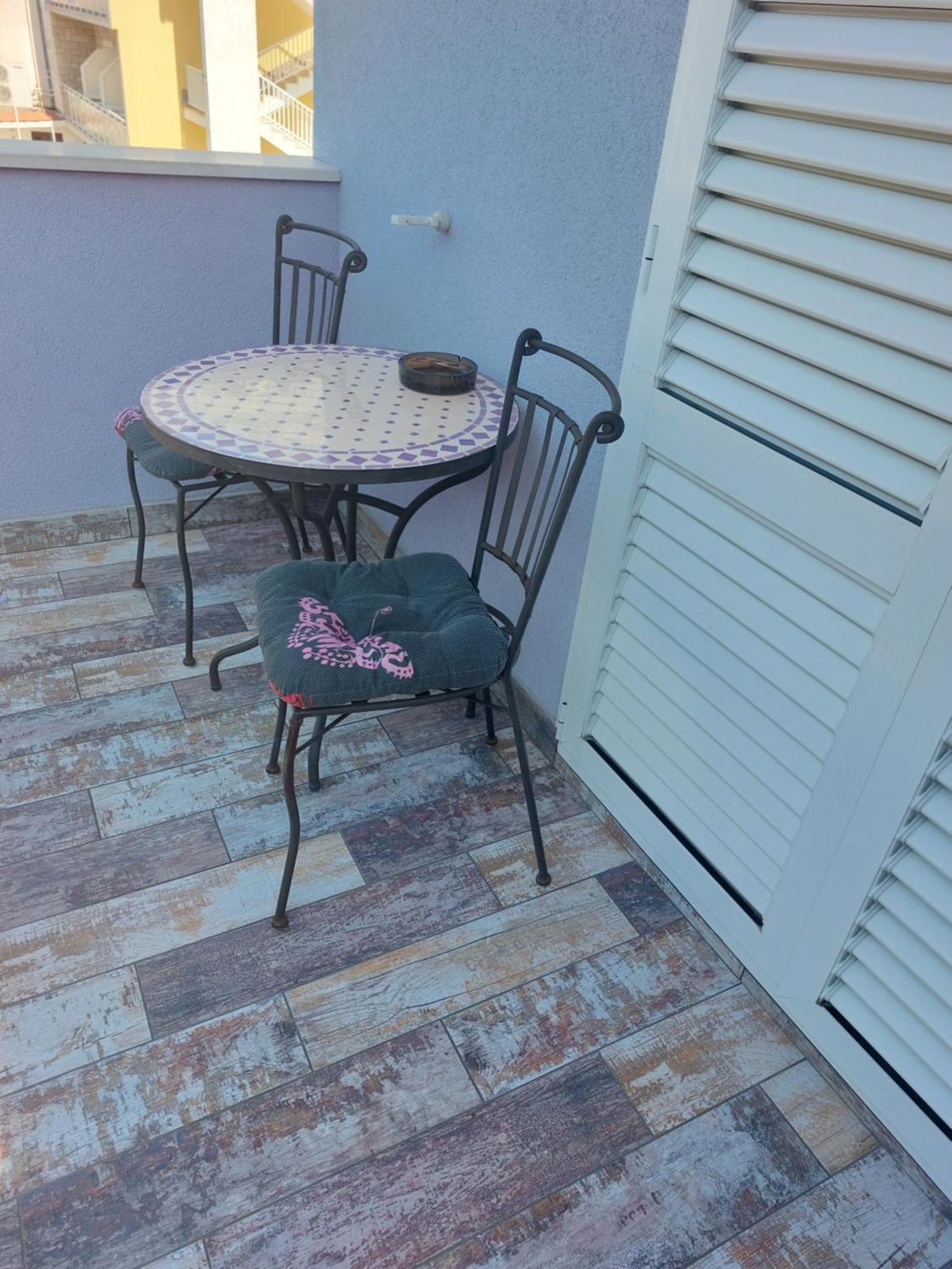 Apartments Villa Lilla Baška Voda Стая снимка
