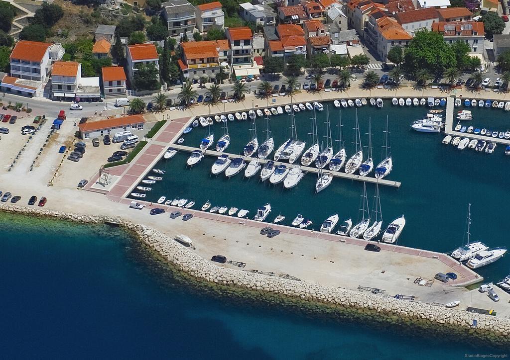 Apartments Villa Lilla Baška Voda Екстериор снимка