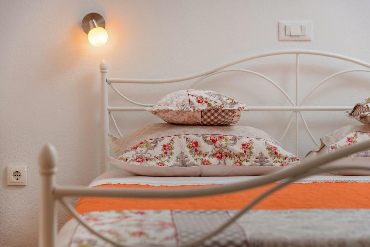 Apartments Villa Lilla Baška Voda Екстериор снимка