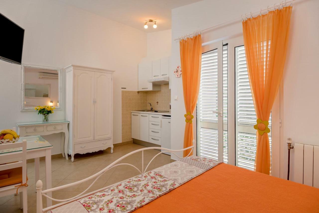 Apartments Villa Lilla Baška Voda Екстериор снимка