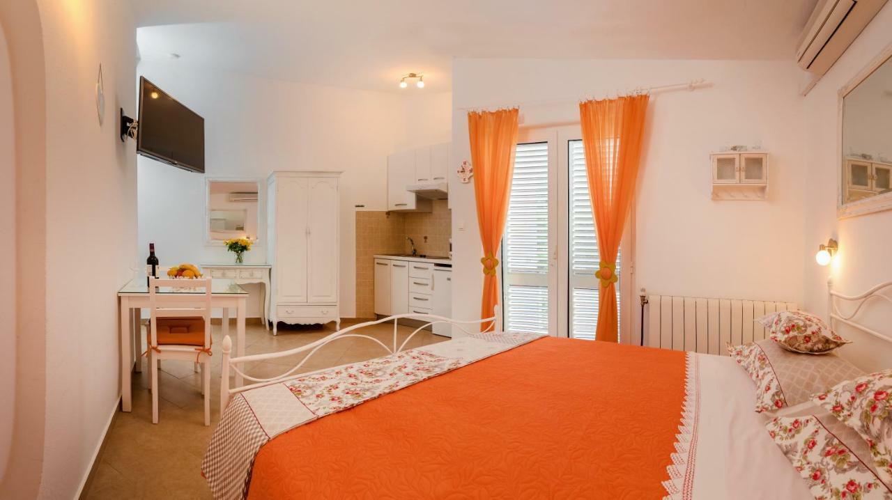 Apartments Villa Lilla Baška Voda Екстериор снимка