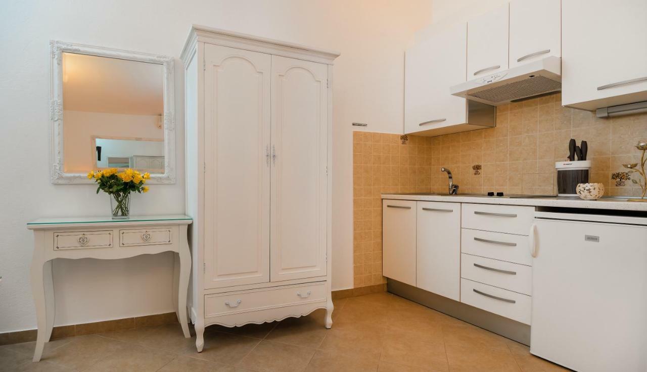 Apartments Villa Lilla Baška Voda Екстериор снимка